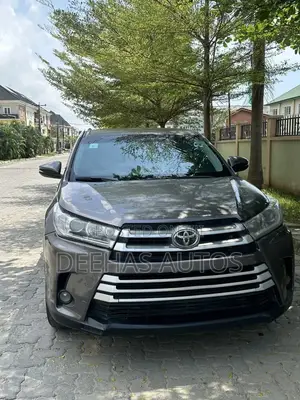 2016 Toyota Highlander LE V6 4x2 SUV - Grey