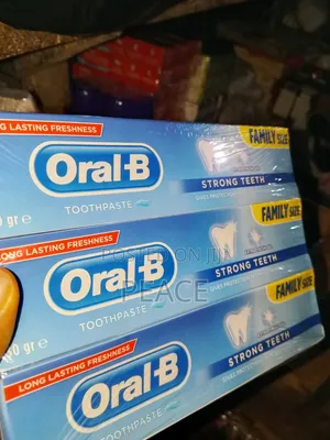 Oral-B Strong Teeth Toothpaste - Fresh Breath & Decay Protection