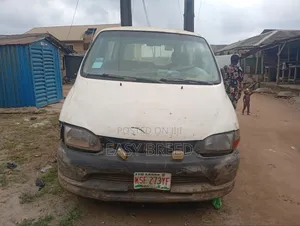 Toyota HiAce 2003 Fari
