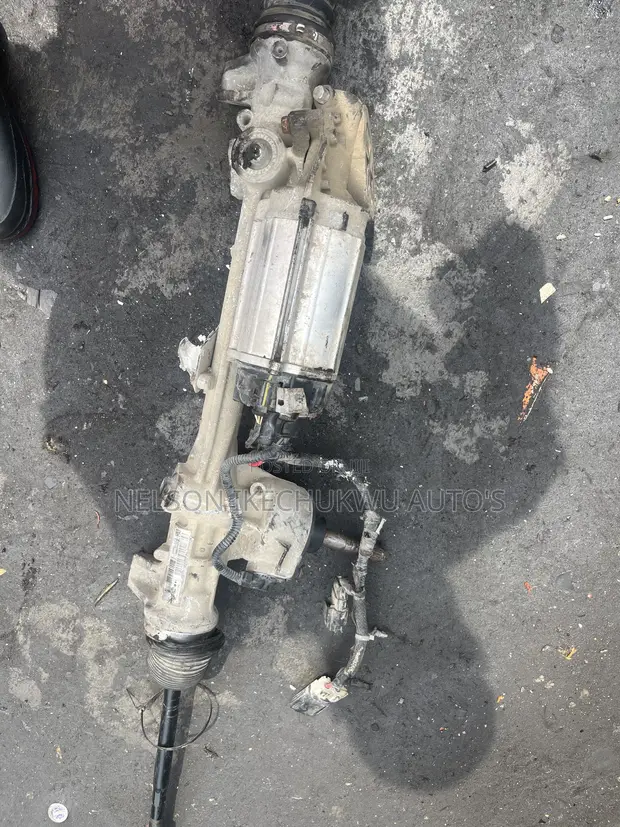 Amfani da Electric Steering Rack na Chrysler 200C (2013) - 1