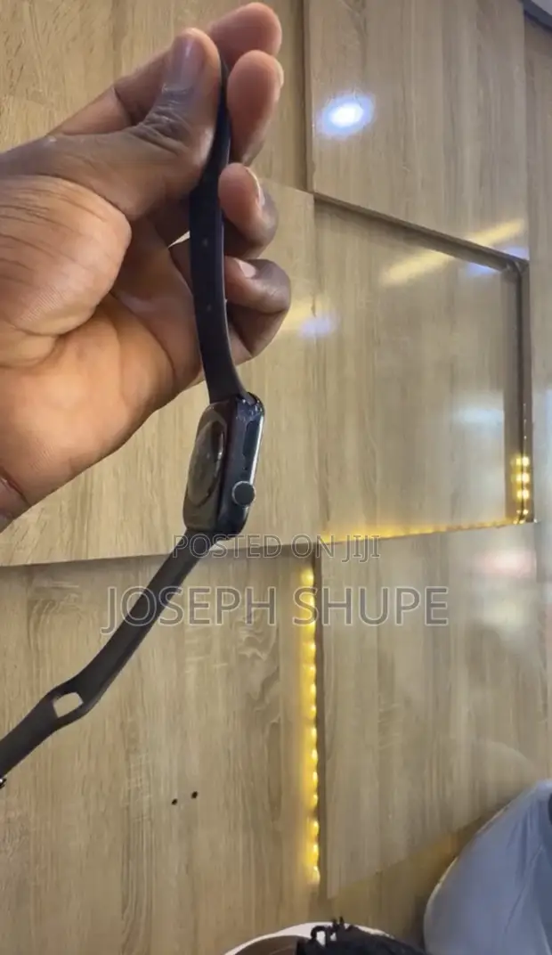 Apple Watch Series 7 - 1