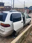 Toyota Sienna XLE 2001 Fari - 2