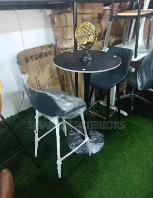 Ingantattun Barstools masu Tsayi da Bar Table da aka Shigo da su