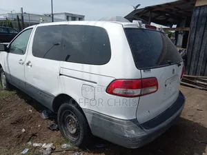 Toyota Sienna 2001 Fari