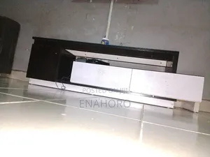 TV Console Mai Faduwa - Fari & Kawa Brown