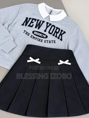 Kayan Yara masu Kyau: Grey Sweatshirt da Black Skirt Set