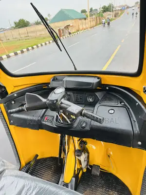 TVS King Deluxe Plus iTouch Start 2025 Yellow