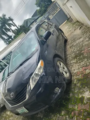 Toyota Sienna 2013 Baki