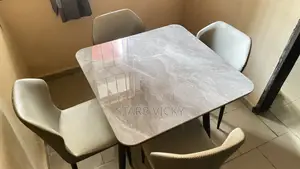 Home Interiors 4-Seater Round Dining Table