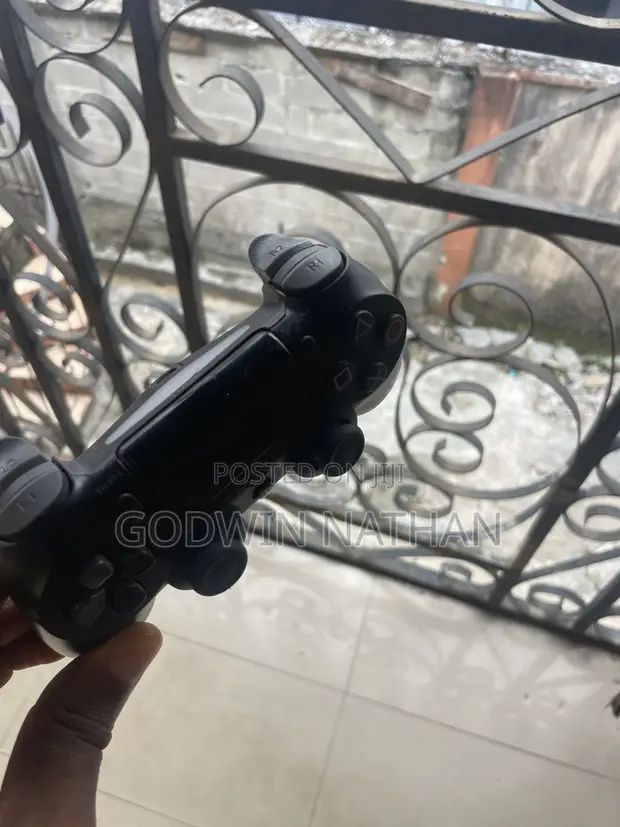 Amfani da PS4 Controller daga UK - 1