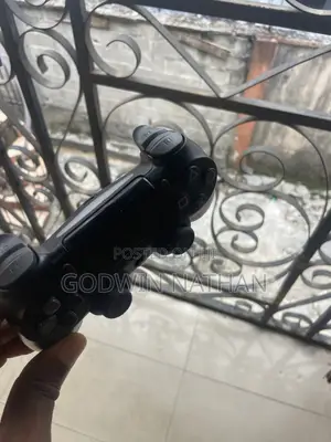 Amfani da PS4 Controller daga UK