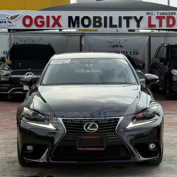 Lexus IS 200t 2016 Black - 1