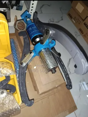 15-Ton Hydraulic Gear Puller & Bearing Tool