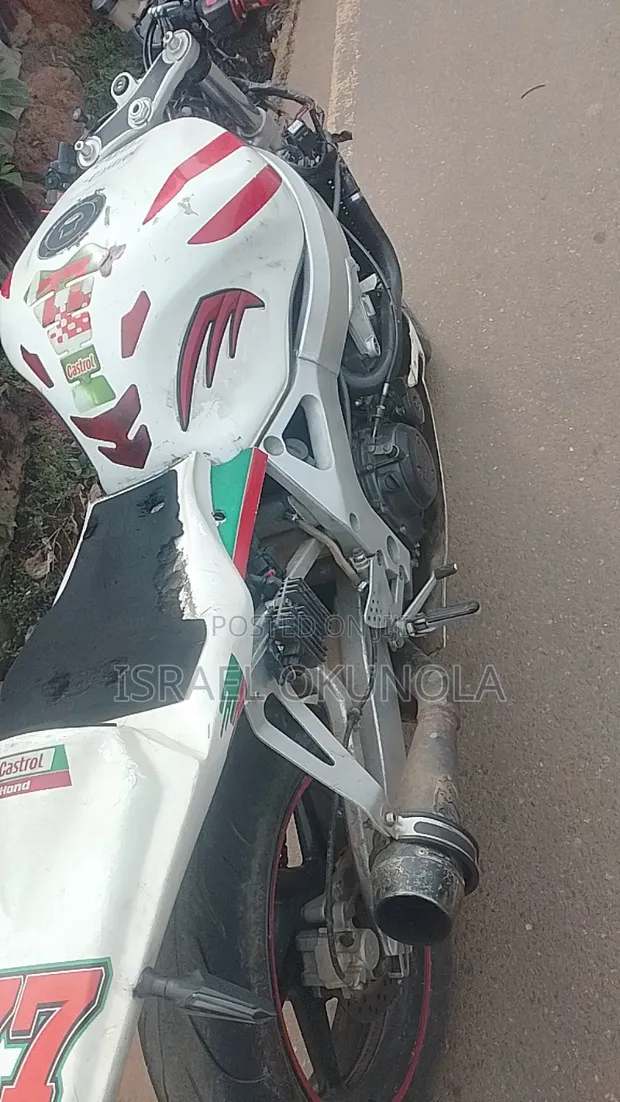Honda CBR 1000cc 2008 White - 1
