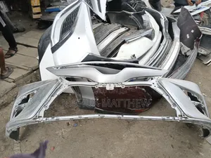 Bumper na gaba na Toyota Camry Sport 2018