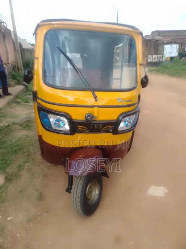 TVS Apache 180 RTR 2024 Yellow - 1