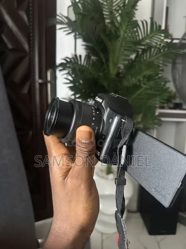 Canon EOS M50 Mirrorless Camera Kit da 15-45mm Lens - 1
