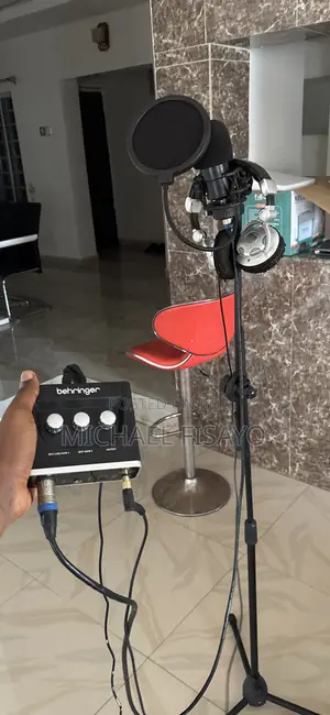 Behringer Sound Card, Microphone, Headset (Amfani)