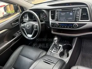 Toyota Highlander XLE V6 4x2 SUV na 2016