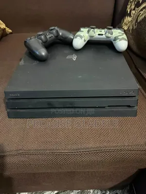 PlayStation 4 Pro tare da FC 24 da Wasanni