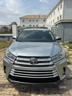 2014 Toyota Highlander LE 3.5L SUV