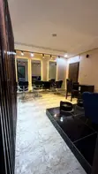 Babban Wurin Ayyukan Gyaran Gashi don Sawa a Oniru, Lekki - 3