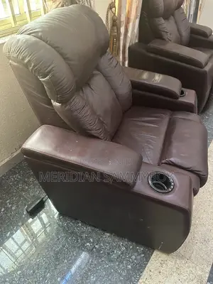 Amfani Da Jawo Brown Mai Ƙarfin Wuta Tare Da Cup Holders Biyu