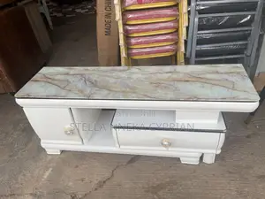 Home Interiors Mai Daidaita Farin Katako na TV
