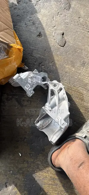 Mercedes-Benz GLE-Class Engine Hanger (Brand New)