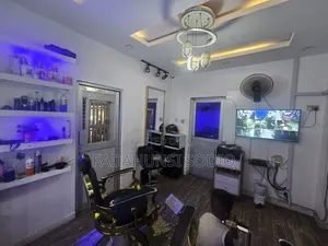 Salo da Lounge Mai Aiki don Siyarwa a Surulere