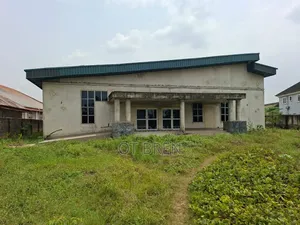 Wurin Taron da Ba a Gama Ba Don Siyarwa, Uyo