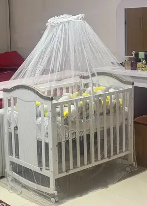 Baby Crib tare da Mattress, Bumper & Accessories