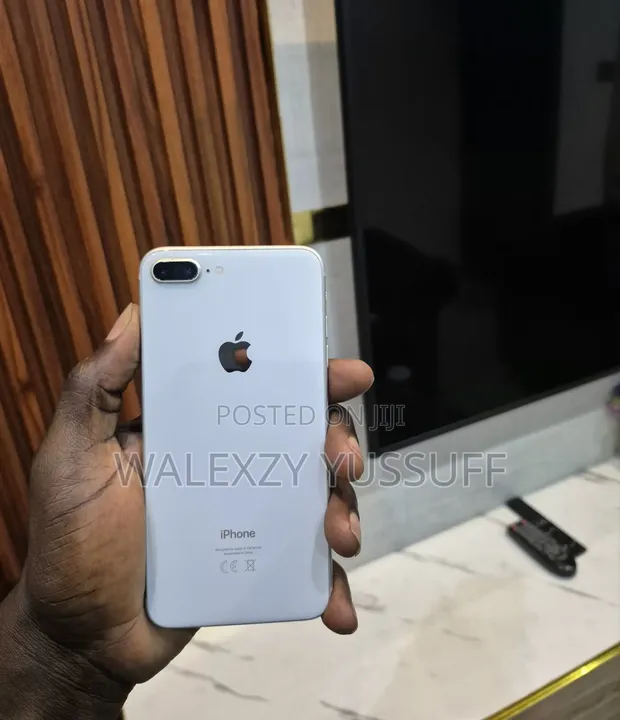 Apple iPhone 8 Plus 64GB White - 1