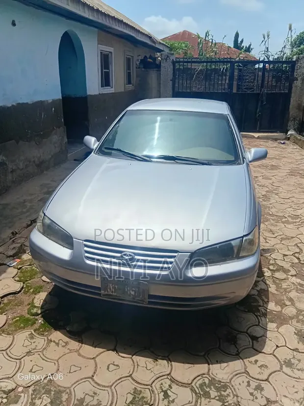 Toyota Camry 1999 Automatic - 1