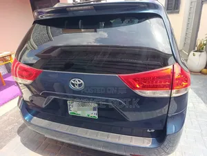 Toyota Venza LE 2012 Blue