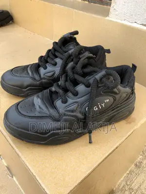 Ogiy Fashion Sneakers - Used