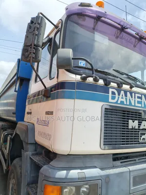 MAN Tipper Truck Mai Tayar 10 Tare da Auxiliary Gaba da Baya - An Yi Amfani Da Shi Daga Ƙasashen Waje