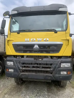 Brand New Howo Tipper 8x4 30 Cubic 35-40 Tons 2022 Yellow