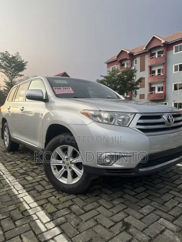 2012 Toyota Highlander SE Silver - 1