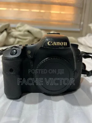 Canon 7D DSLR Camera tare da Speedlite, Memory Card & Caja