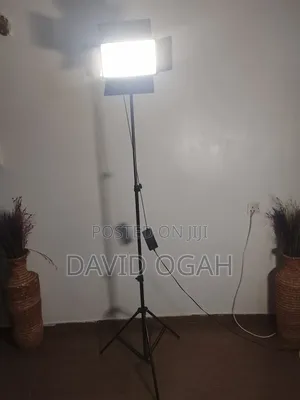 Professional 80W LED Photo & Video Light Kit (US 800PRO) + ZOMEI Tripod