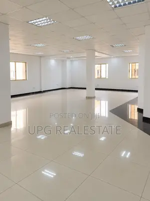 240 SQM Wurin Ayyuka na Kamfani don Hayarwa a Lekki Phase 1