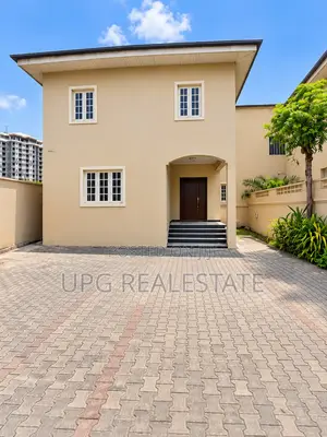 Semi-Detached Duplex don Hayar Kasuwanci a Lekki Phase 1