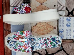 Tory Burch Asali Na Furannin Bow A Kasa Mai Tsayi - Girman 39