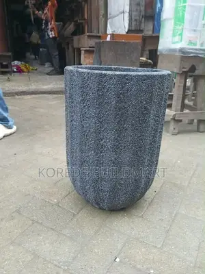 Kayan Kwalliya na Tukunya na Furanni Mai Tsarin Dutse da Aka Shigo Da Shi