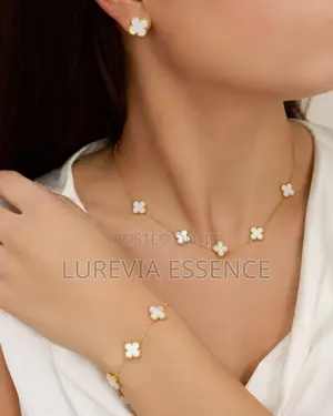 Women's Gold-Tone White Clover Jewellery Set