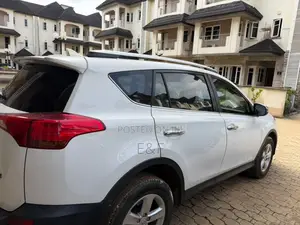 Toyota RAV4 2014 Fari