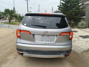 Honda Pilot Touring 2019 Silver