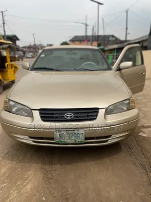 2001 Toyota Camry LE 2.2L Sedan - Gold