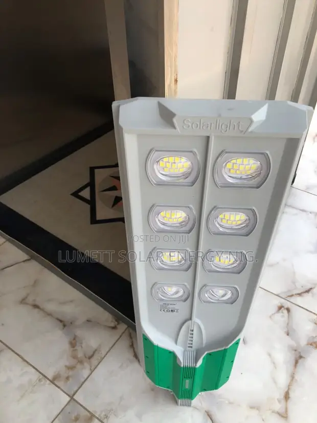 Fitilar Tsaro ta LED mai Amfani da Hasken Rana tare da Gano Motsi & Remote - 1